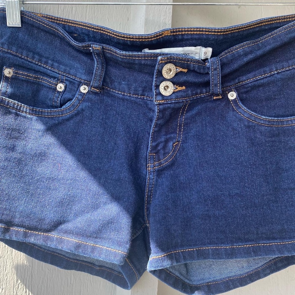 Levi’s Short - Picture 2 of 8